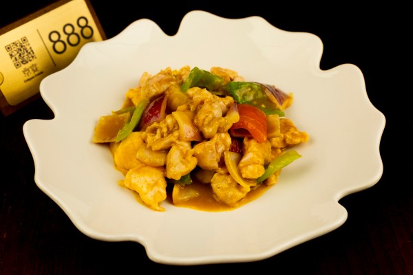 POLLO SALTEADO CON SASLSA CURRY