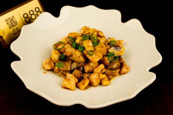 POLLO SALTEADO CON CHAMPIÑON