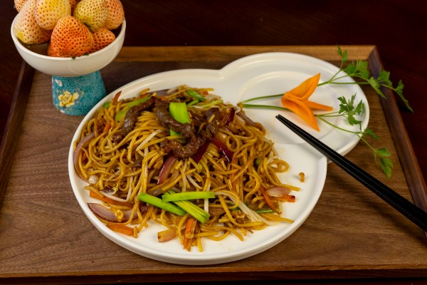 M73.PASTA SALTEADA CON TERNERA